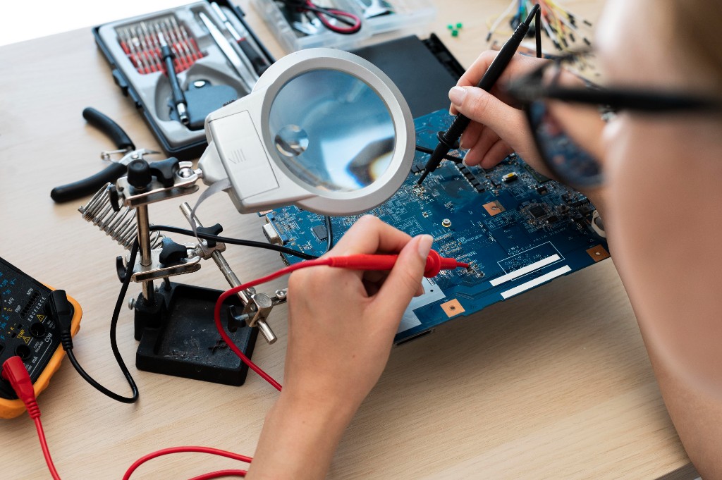 Reparación de placas y componentes